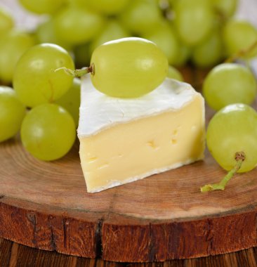 Üzümlü Camembert peyniri.