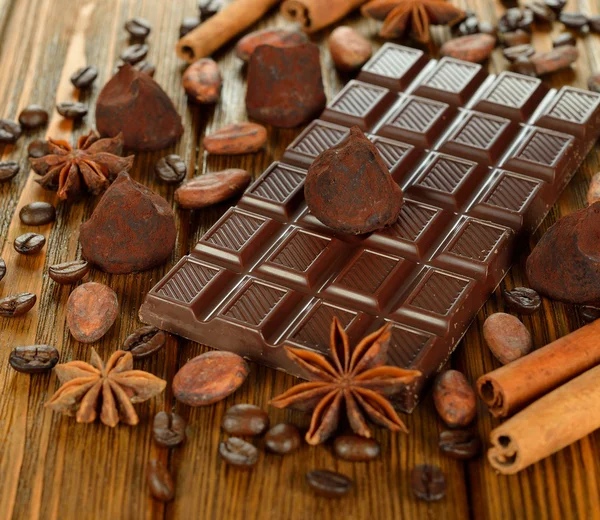 Chocolate and spices — Stock Photo, Image