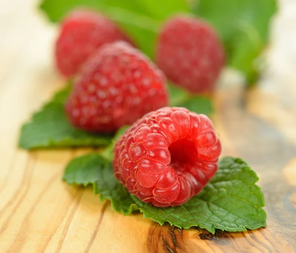 Frische Himbeeren — Stockfoto