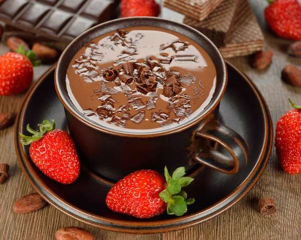핫 초콜릿 및 딸기 — 스톡 사진