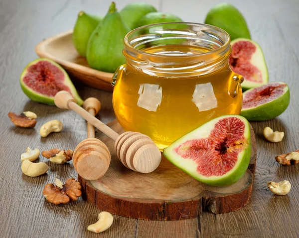 Figs with honey — Stock Photo, Image