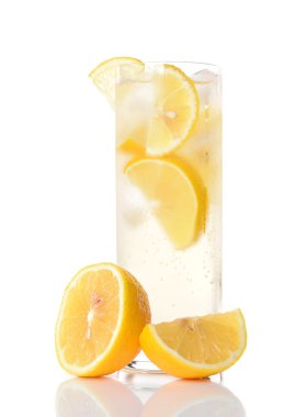 Soğuk içecek limon ve nane