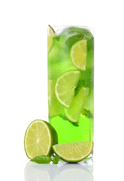 Bevanda verde con lime e menta — Foto Stock