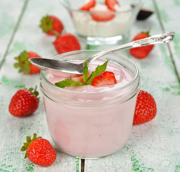 Aardbeienyoghurt — Stockfoto