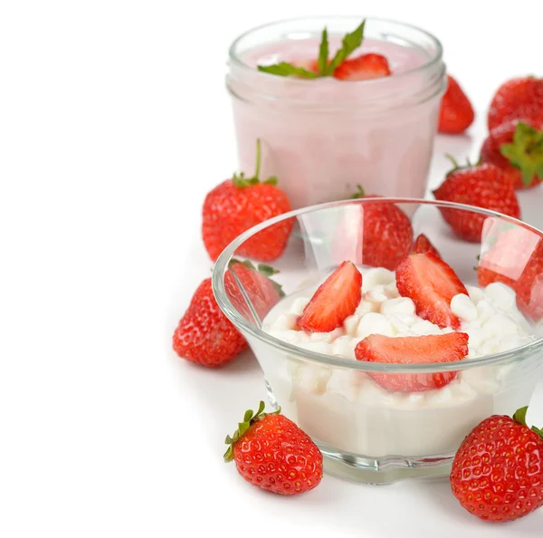 Quark mit Erdbeeren — Stockfoto