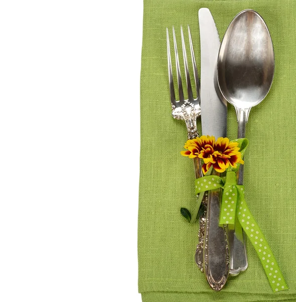 Cutlery pada serbet hijau — Stok Foto