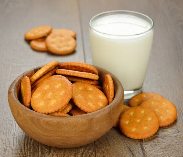 Galletas y leche —  Fotos de Stock