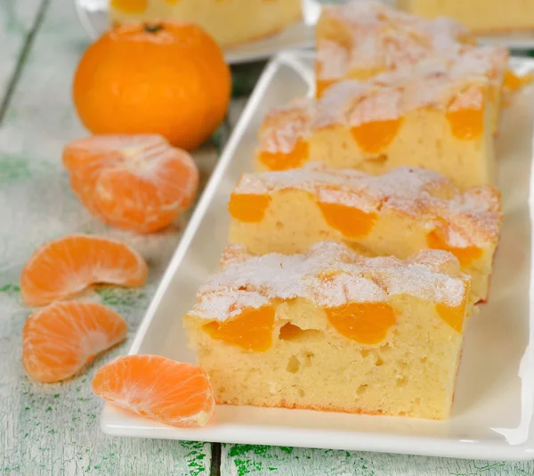 Cake with mandarin oranges — Stock Photo, Image