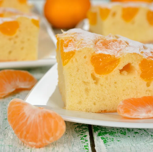 Cake with mandarin oranges — Stock Photo, Image