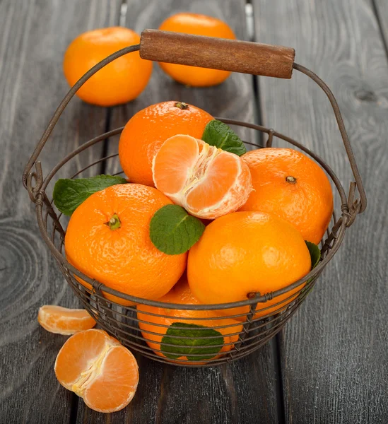 Mandariner i korgen — Stockfoto