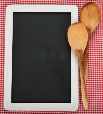 yazı tahtası ve tahta kaşıklar