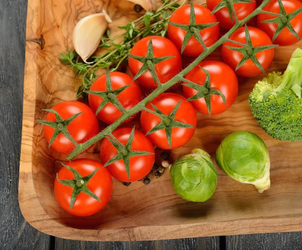 Kirschtomaten und Gemüse — Stockfoto