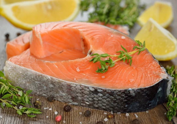 Raw salmon with herbs and spices — Stock Photo, Image