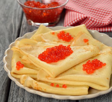 Kırmızı havyarlı gözleme.