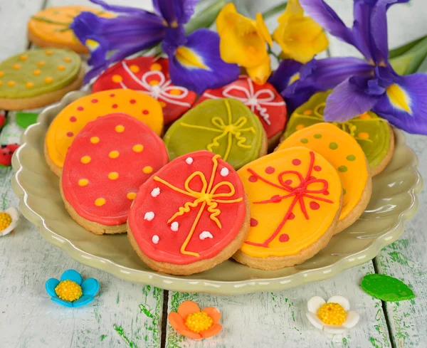 Osterkekse mit Zuckerguss verziert — Stockfoto