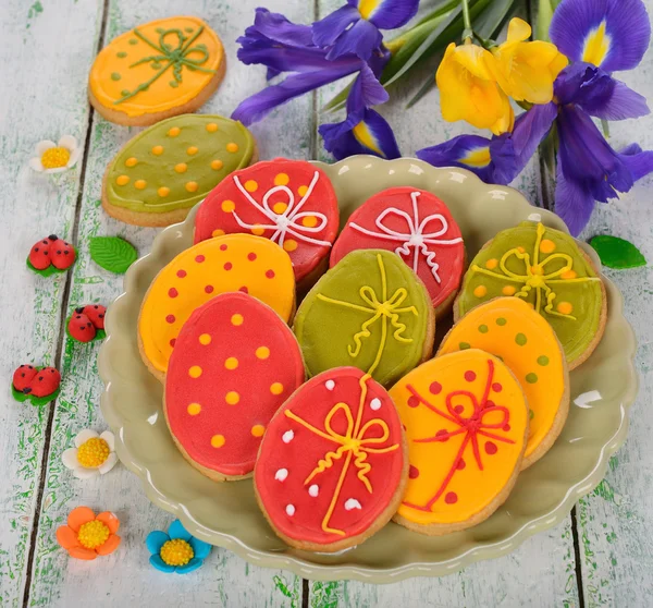 Biscotti di Pasqua decorati con glassa — Foto Stock