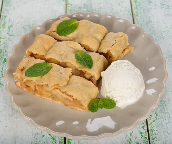 Apple strudel — Stock Photo, Image