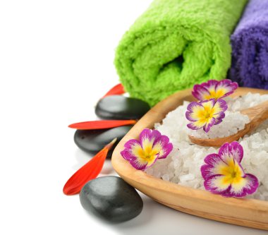 taşlar, deniz tuzu ve çiçek