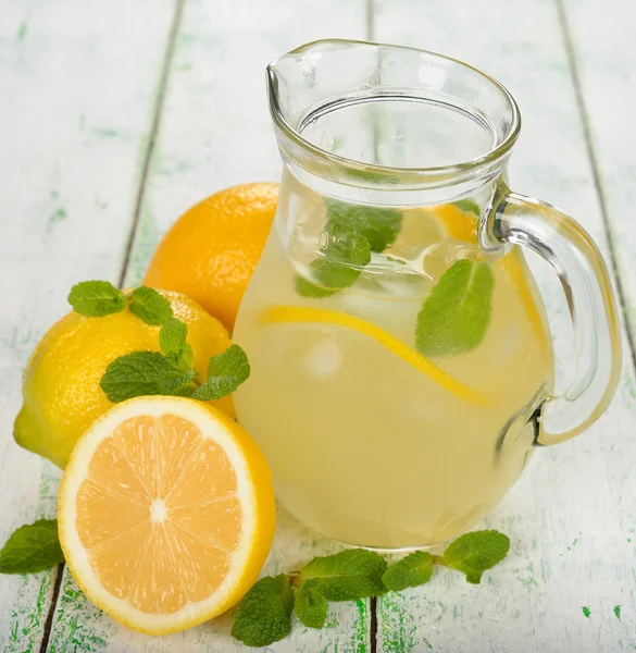 Frische Limonade mit Minze — Stockfoto