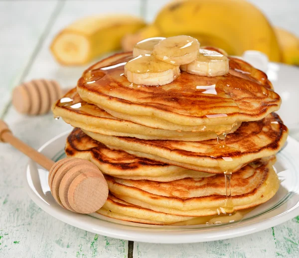 Pannkakor med banan och honung — Stockfoto