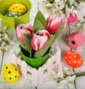 renkli Lale ve Paskalya yortusu yumurta