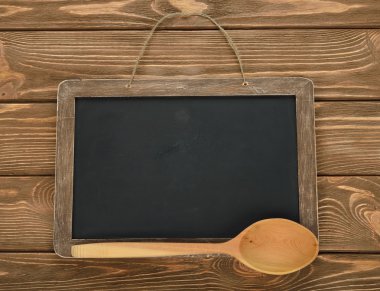 yazı tahtası ve kaşık