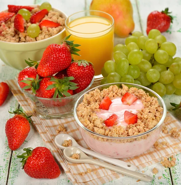 Joghurt mit Müsli — Stockfoto