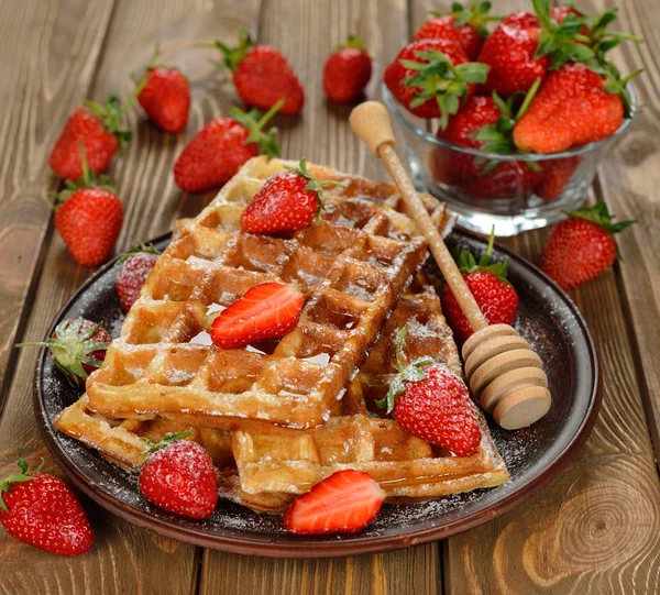 Waffles with strawberries — Stock Photo, Image
