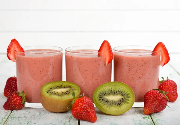 Batidos de kiwi y fresa — Foto de Stock