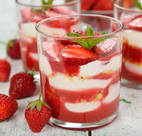 Dessert with strawberries — Stock Photo, Image
