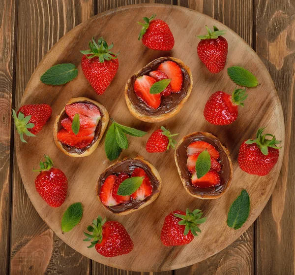 Toast with chocolate and strawberries — Stock Photo, Image