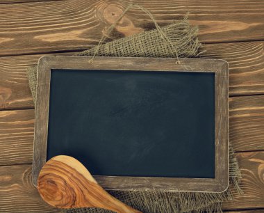yazı tahtası ve kaşık