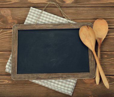 yazı tahtası ve kaşık