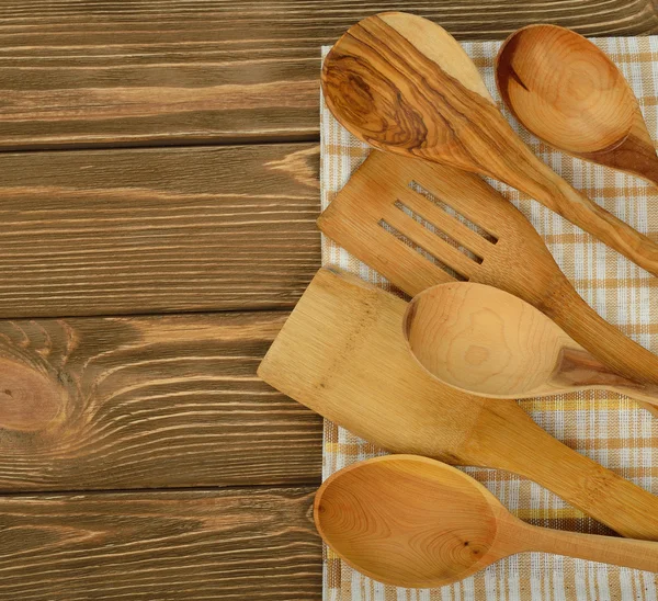 Cucharas de madera y servilleta — Foto de Stock