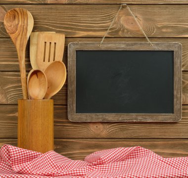 yazı tahtası ve kaşıklar