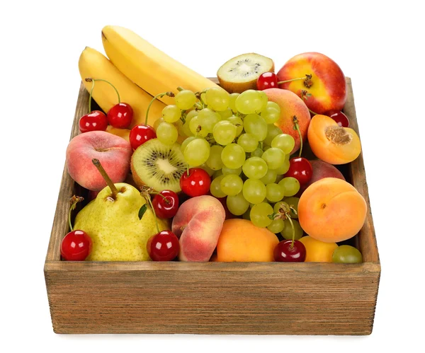 Vário fruto em uma caixa de madeira — Fotografia de Stock