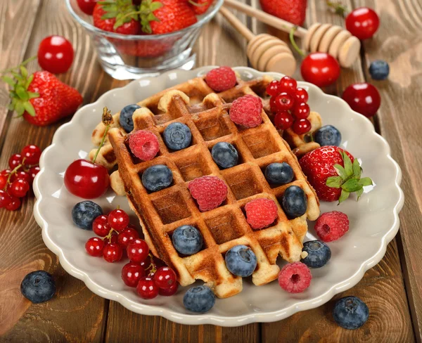 Liege waffles with berries — Stock Photo, Image