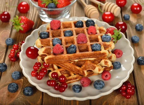 Liege waffles with berries — Stock Photo, Image