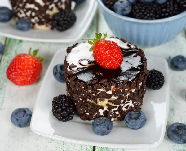 Gâteaux au chocolat aux baies — Photo