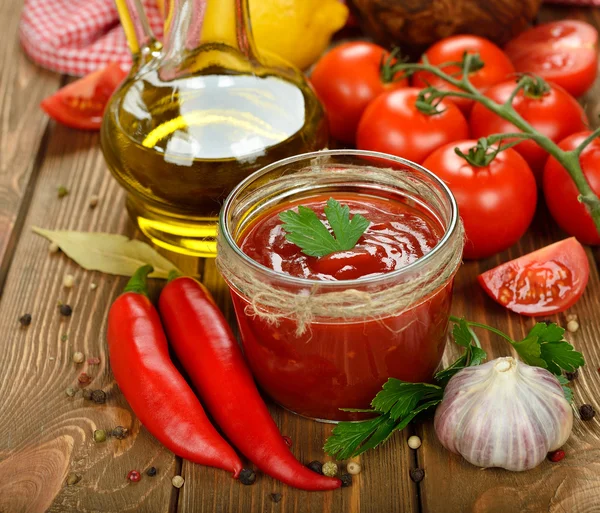 Molho de tomate com legumes — Fotografia de Stock