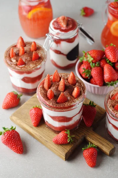 Strawberry Dessert Tiramisu Gray Background — Stok fotoğraf