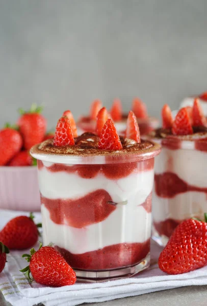 Strawberry Dessert Tiramisu Gray Background — стоковое фото
