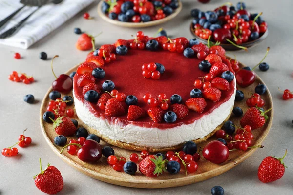 Summer Cheesecake Berries Gray Background — Stock Photo, Image