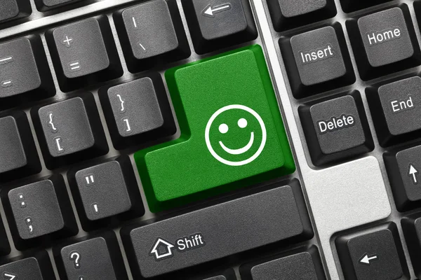 Концептуальная клавиатура - Хорошее настроение (зеленая клавиша ) — стоковое фото
