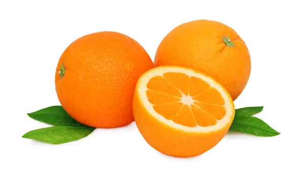 Due arance intere e mezzo (isolate ) — Foto Stock