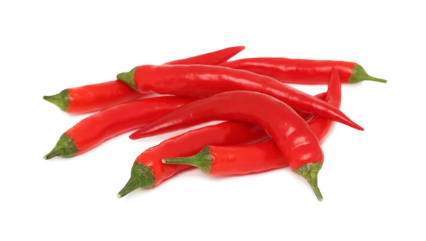 Högen av röd chili paprika på vit bakgrund — Stockfoto