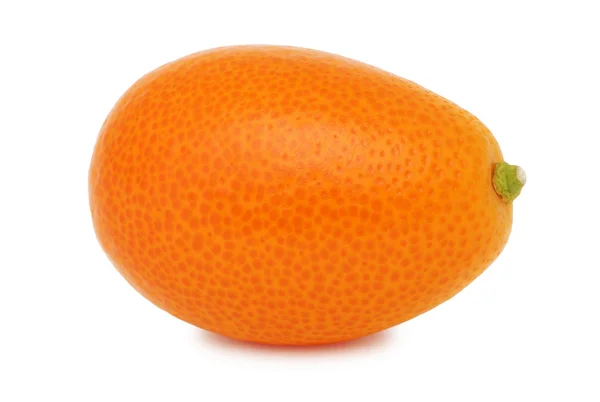 Un intero kumquat (isolato ) — Foto Stock