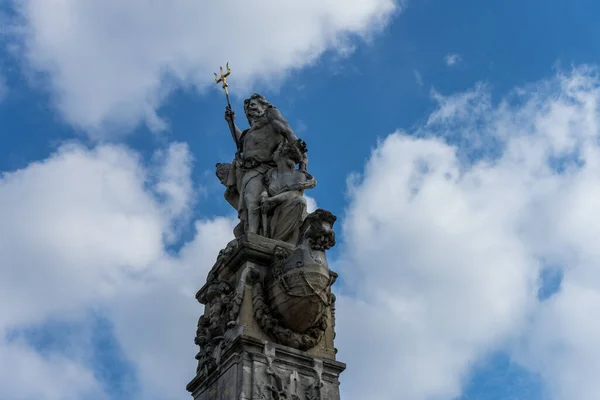 Amberes Bélgica Europa Una Estatua Día Nublado — Foto de Stock