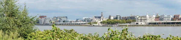 Antwerpen Belgien Europa Vattenförekomst Med Stad Bakgrunden — Stockfoto