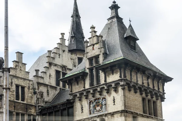 Antwerpia Belgia Europa Zamek Zegarem Szczycie Budynku — Zdjęcie stockowe